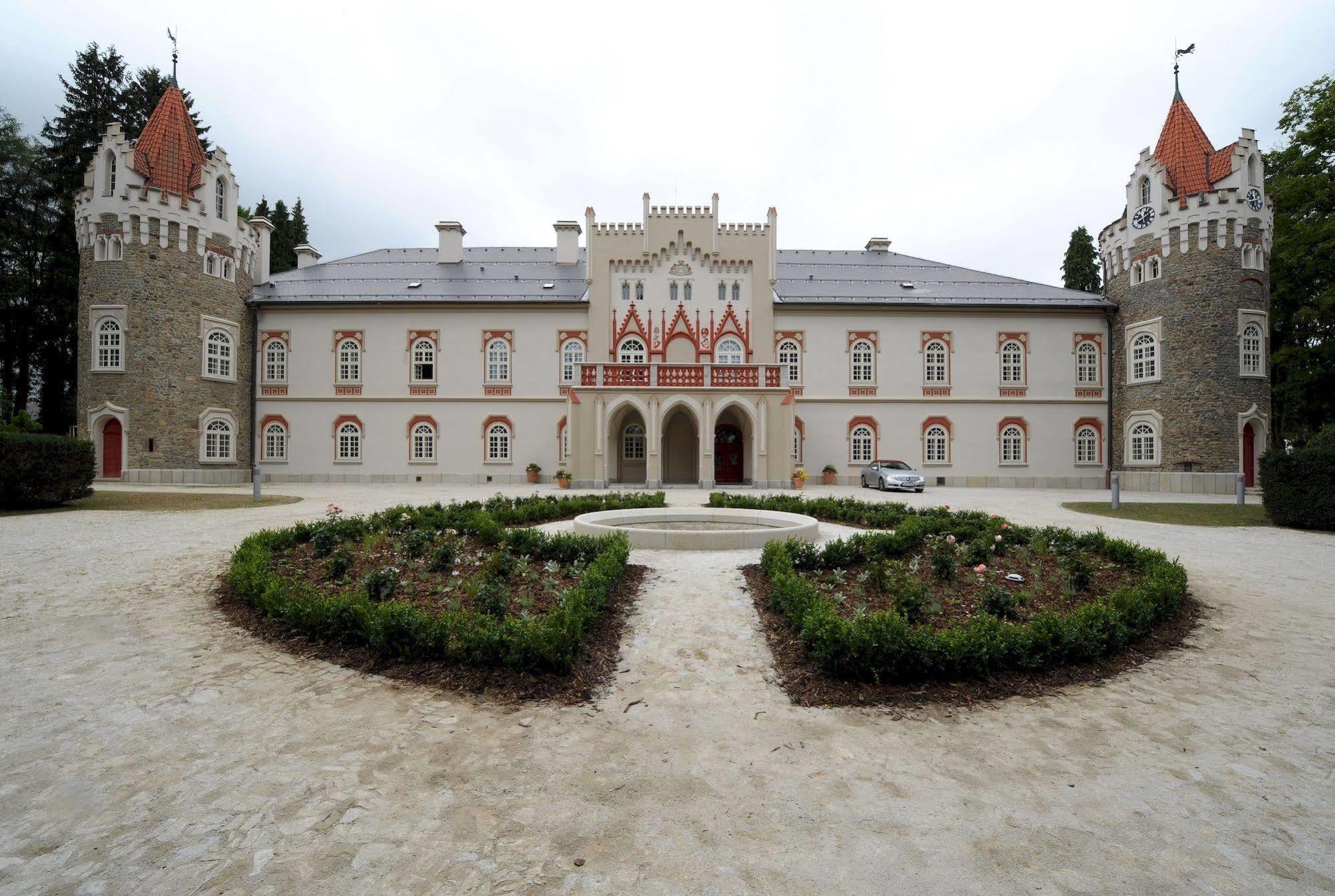 Chateau Heralec Boutique Hotel & Spa By L'Occitane Eksteriør billede